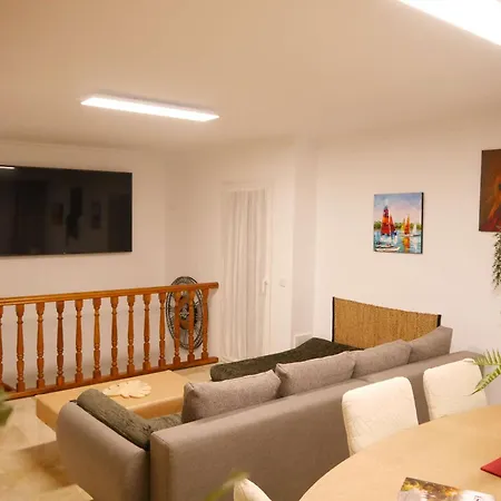 בית נופש Casa Gibraltar אסטפונה